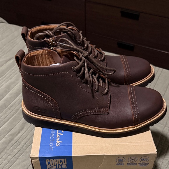 Clarks Rich Brown Leather Chukka Boots size 9 wide. main image 5